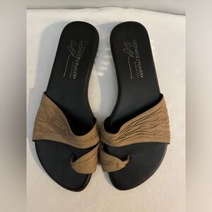 Donald J Pliner womens  brown  Sandal Thongs Size 8